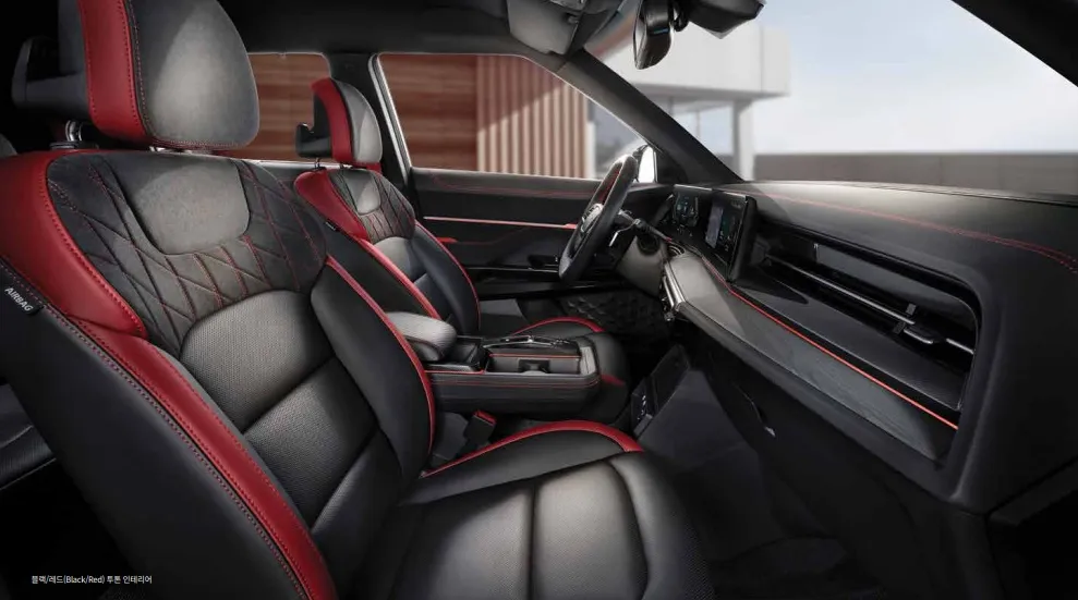 2025 액티언 하이브리드 앞자리 모습