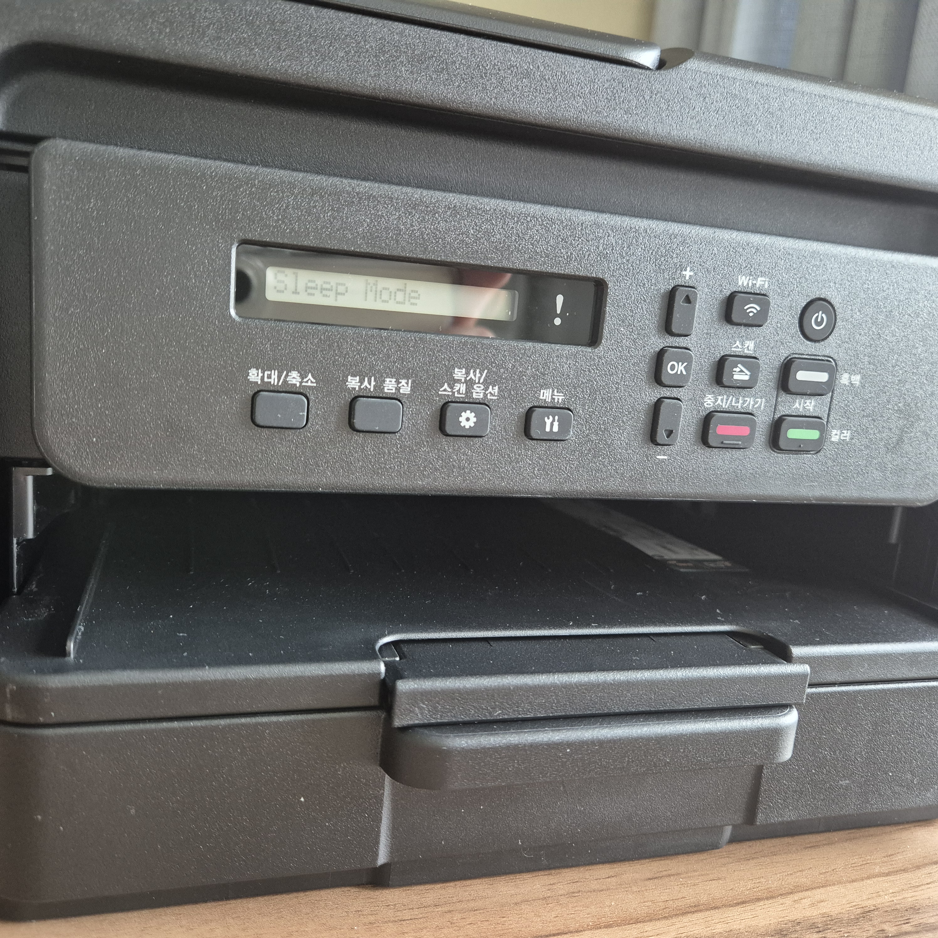 쉬고 있는 브라더 잉크젯 복합기 730DW 모델