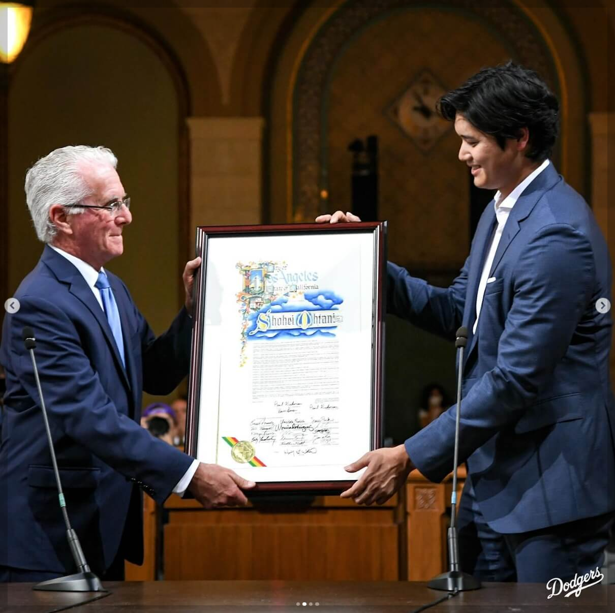 오타니 쇼헤이: 50홈런 50도루 달성&amp;#44; 하이라이트 영상 보기