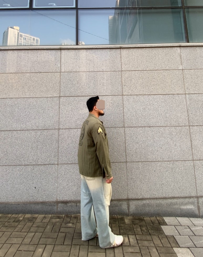 데일리룩('25. 11. 9.)OG-107 그레이트풀데드 아메카지 밀리터리재킷 셔츠 야상, 무신사스탠다드 티셔츠, 에러스익셉티드 와이드 데님팬츠, 아식스 오니즈카타이거 멕시코 66