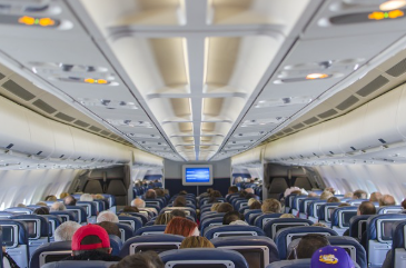 항공기 기내 사진입니다.