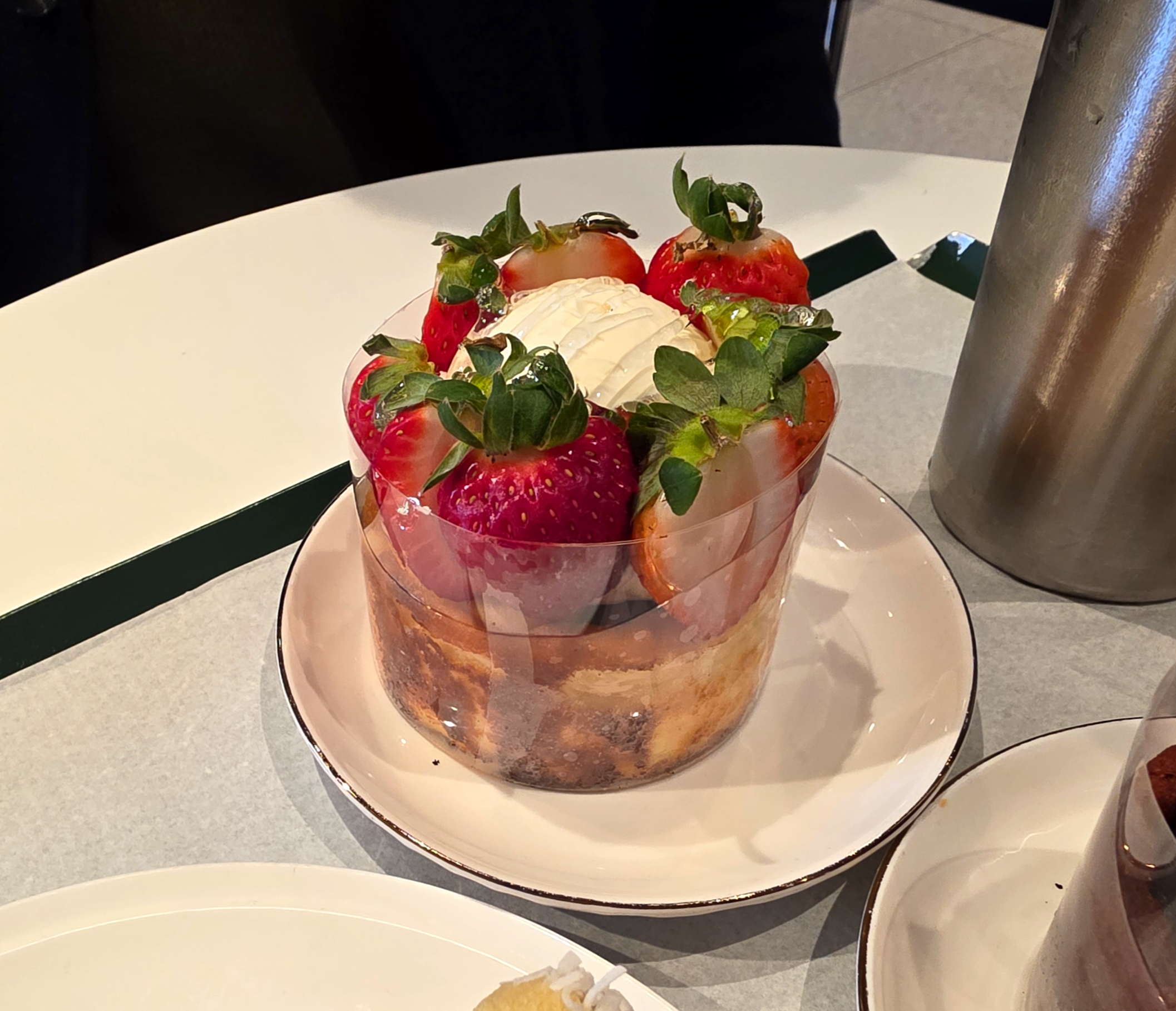 강남역퍼스트커피랩딸기바닐라빈바스크