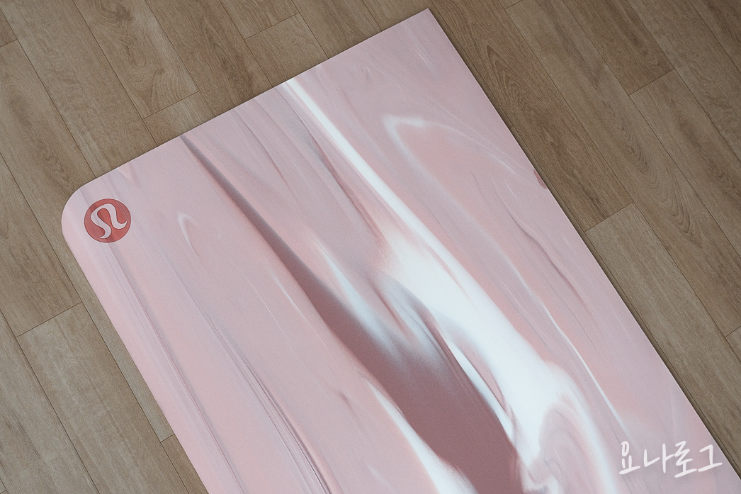 요가매트 요가매트추천 홈트 룰루레몬 룰루레몬요가매트 요가복 요가복추천 요가링 요가링추천 홈트추천 20대여성선물 여자친구선물 30대여성선물 20대여자선물 대학생선물 직장인선물 30대여자선물