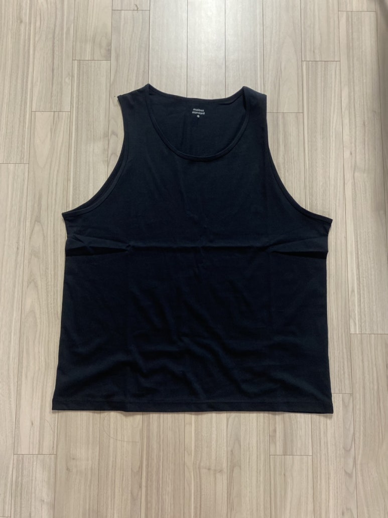 무신사 무신사스탠다드 스쿱 넥 슬리브리스 탑 [블랙]SCOOP NECK SLEEVELESS TOP [BLACK]