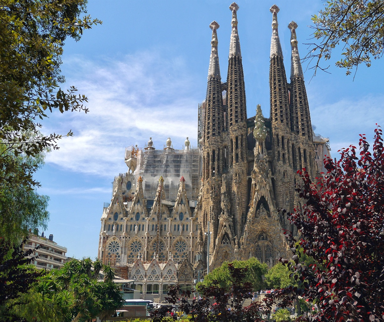 가우디의 건축물 사그라다 파밀리아 사진
