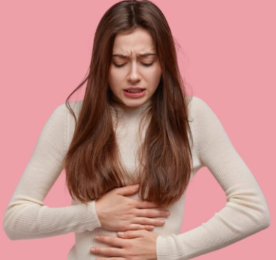 배가 아픈 여성