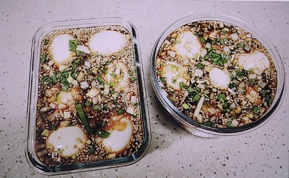 반숙계란 위에 부은 양념장