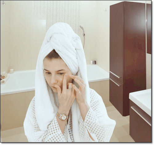 피부염이 생긴 여성