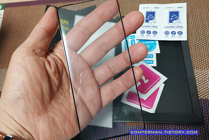 비스비 갤럭시S21 지문인식 강화유리 부착 전