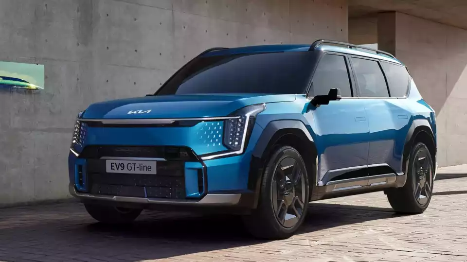 EV9는 오션 블루(유광)가 가장 돋보였습니다.