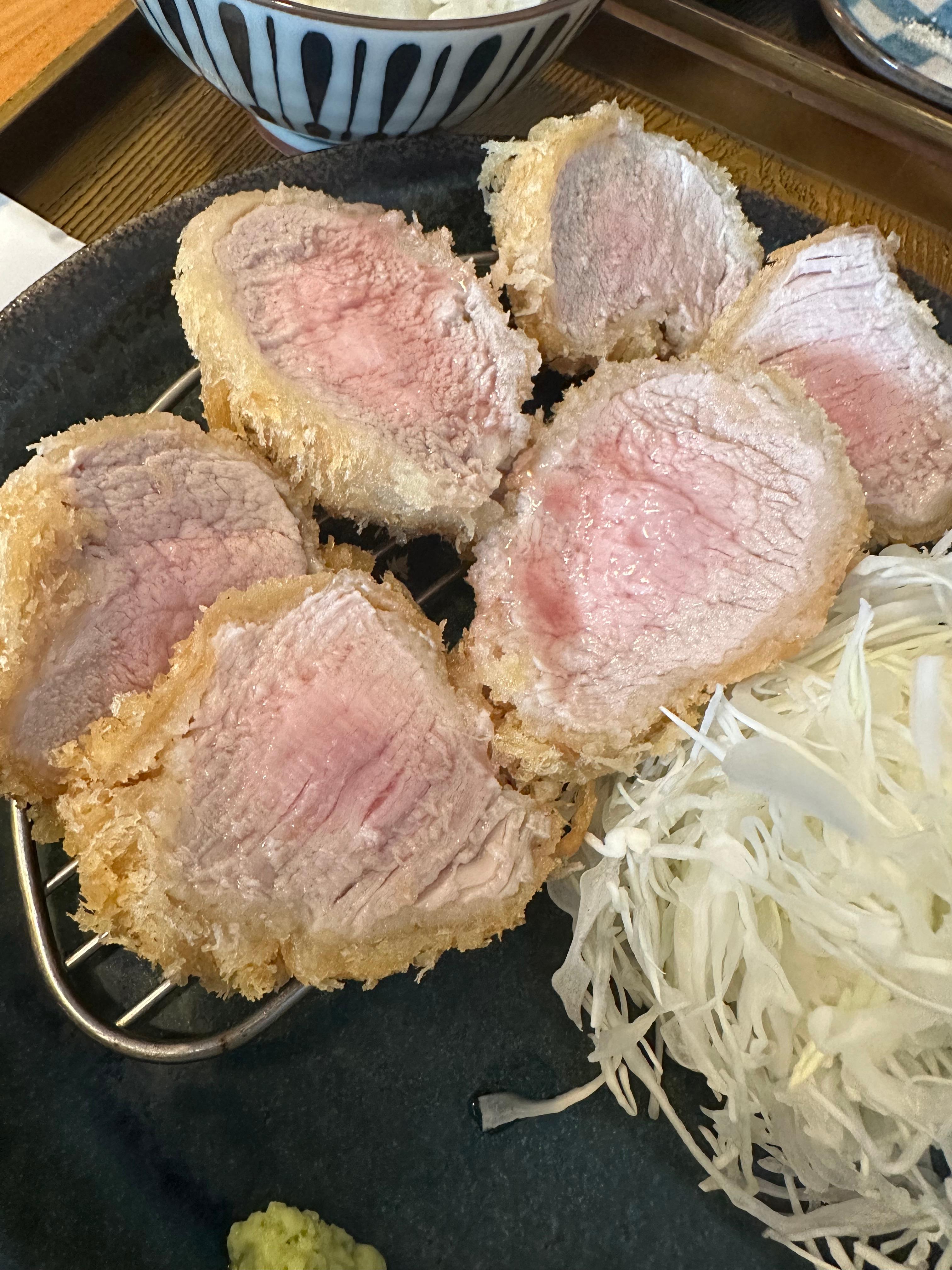 Seoul Yongsan Samgakji Tonkatsu Restaurant Recommendation: Donkatsu Palwol (Tenderloin Tonkatsu, Loin Tonkatsu, fried at low temperature, Shrimp Katsu, ultimate tenderness, artistic cabbage salad, truly the real deal in Yongsan, Japanese owner, incredibly kind, but expect a wait if you&rsquo;re even a little late)