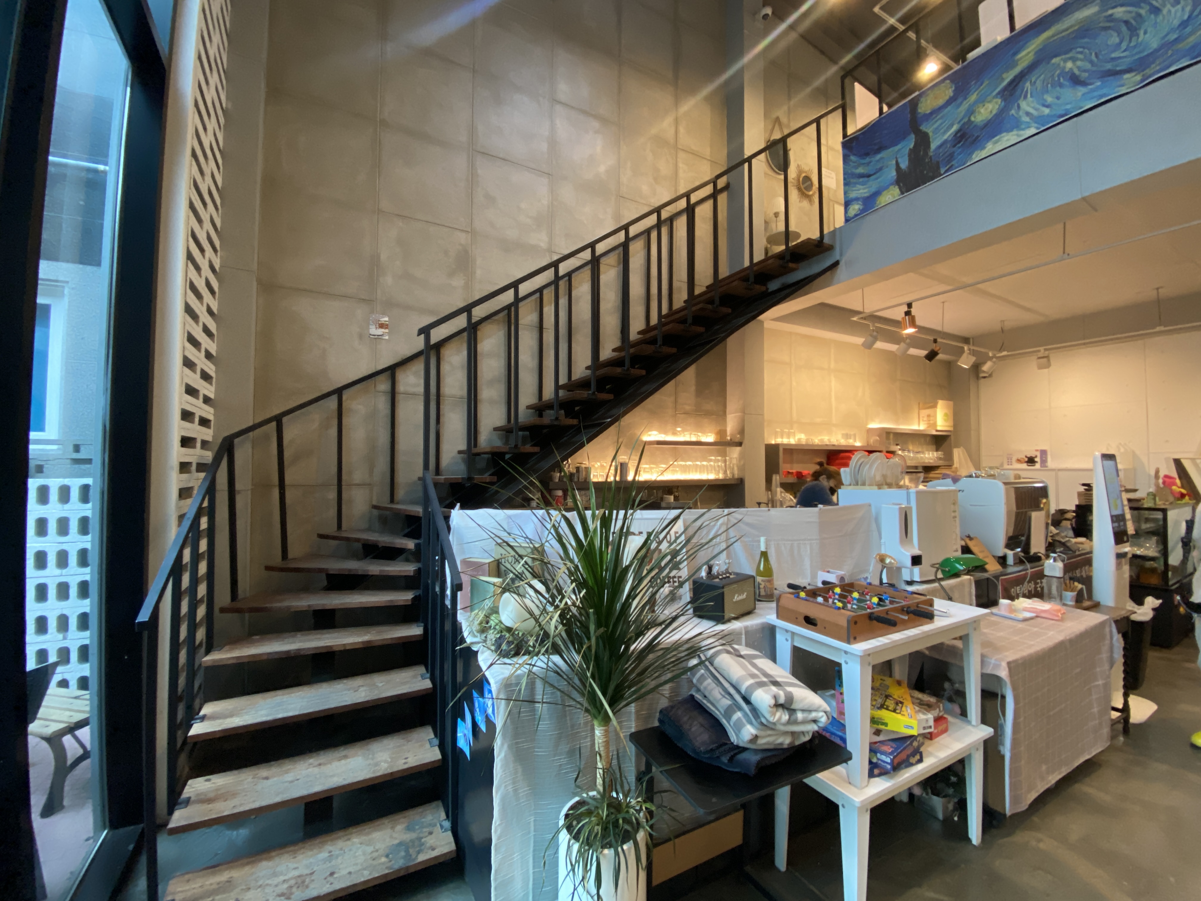 2층으로 가는 계단