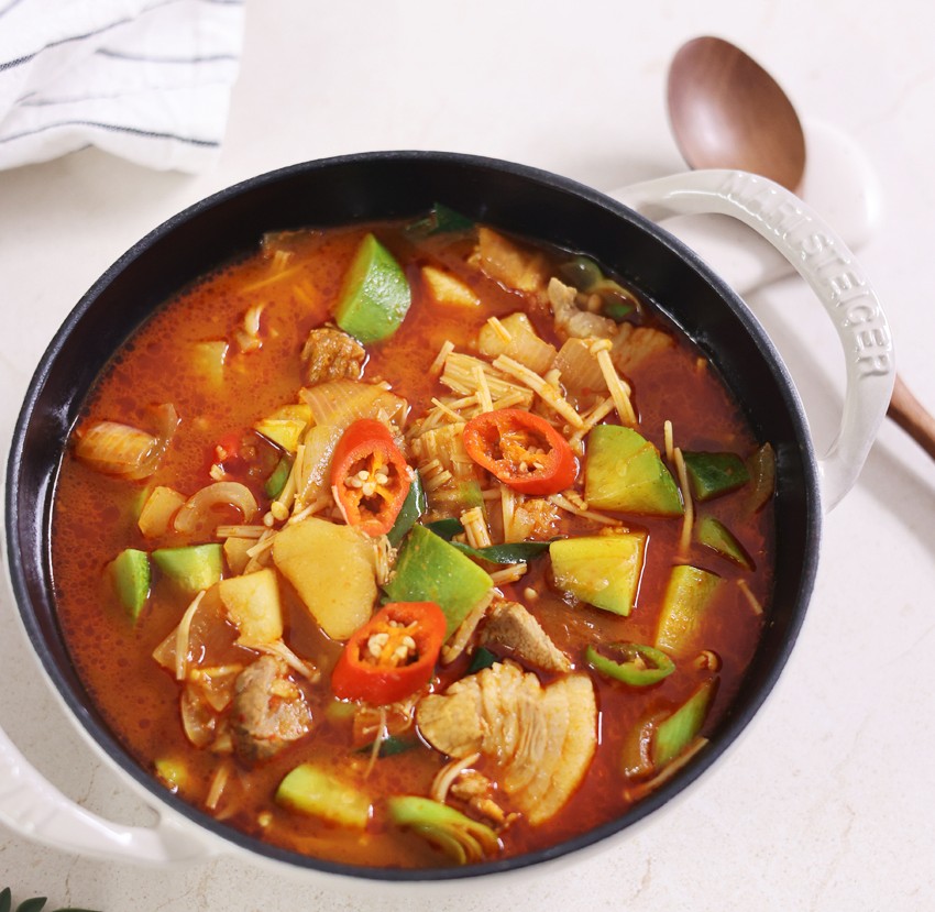 돼지고기 애호박 고추장찌개