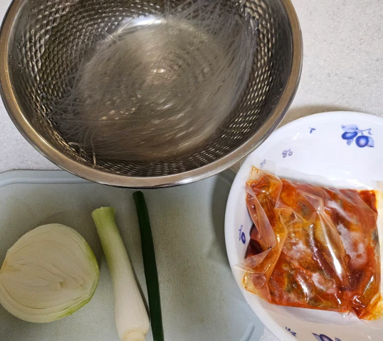 용두동 주꾸미 밀키트 1봉-불린 당면-양파-당근