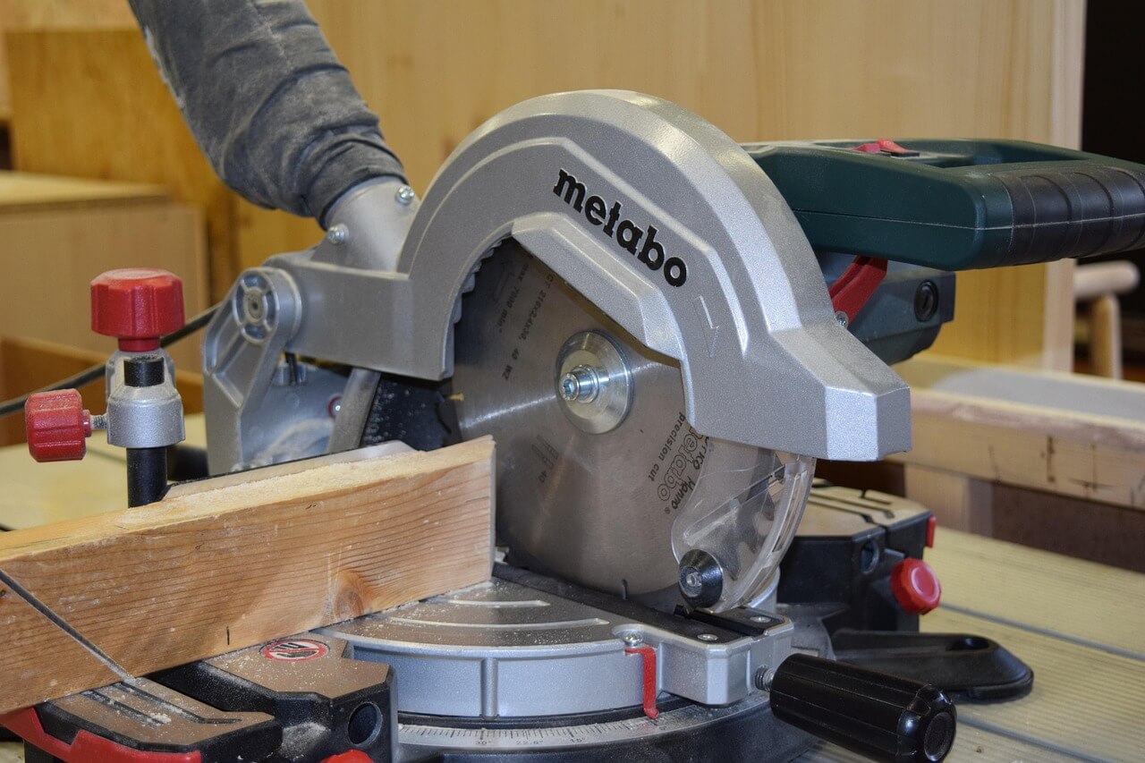 나무 위의 문자