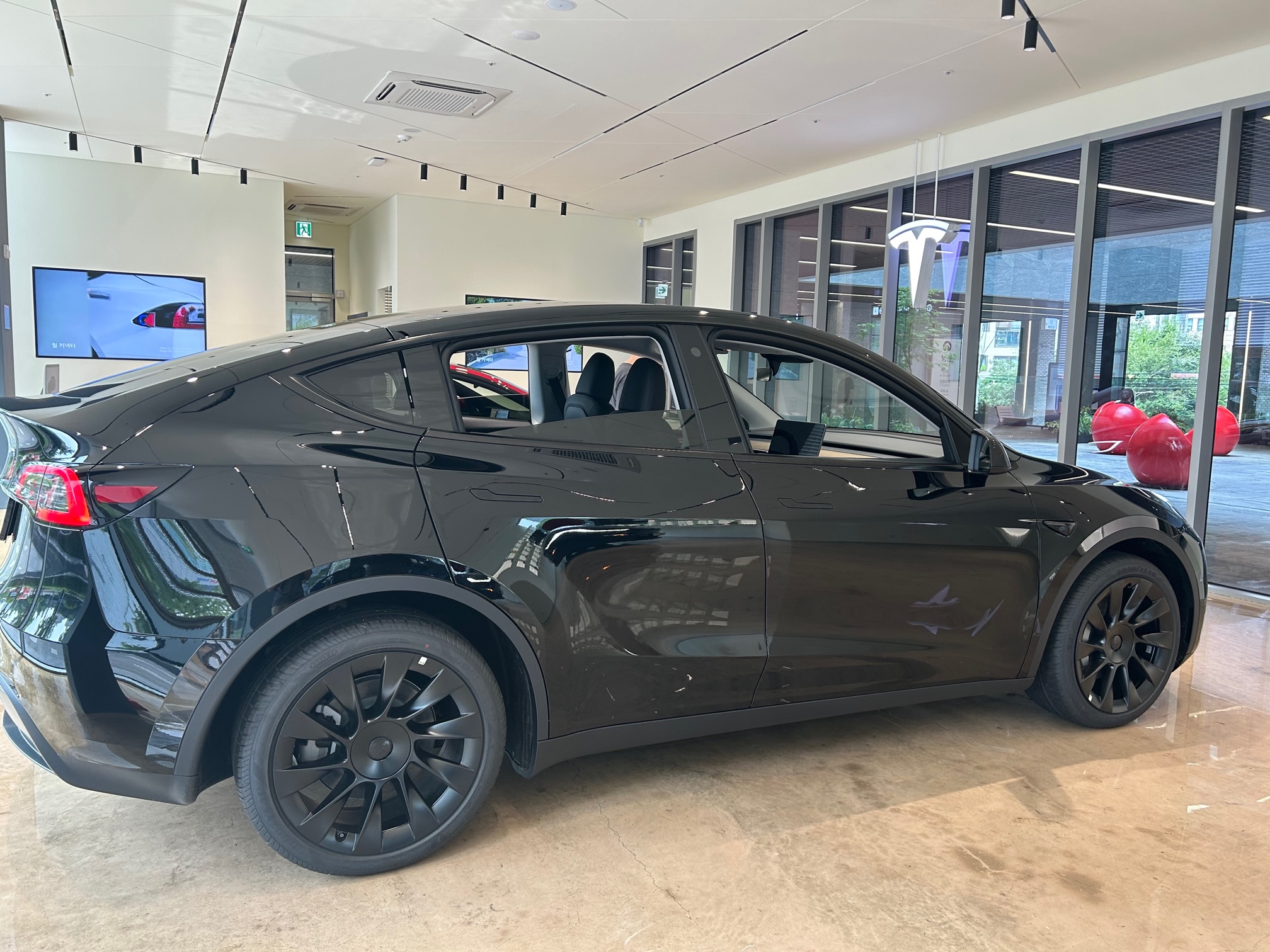 테슬라 신사스토어 주차