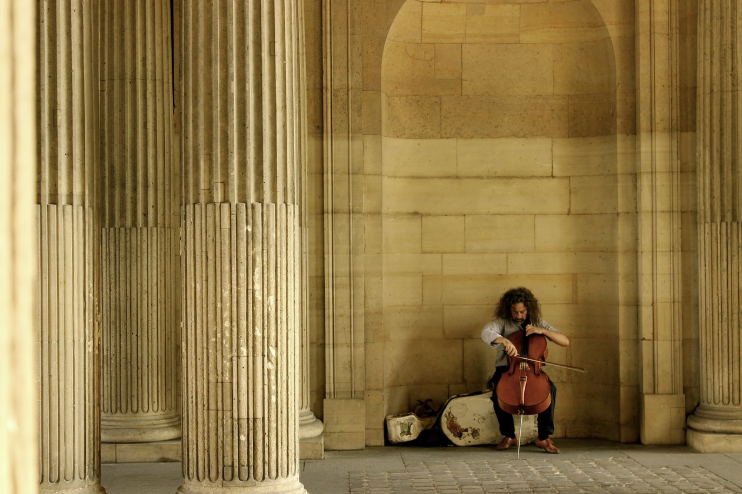 인공지능을 활용하는 미래 예술가 – 창의력은 여전히 중요할까?