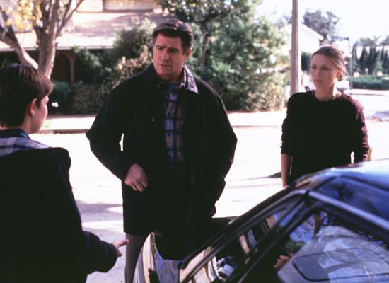 벤과이야기를나누고있는팻과베스