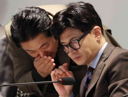 한동훈 사퇴 윤석열 압박 이유 &amp;#124; 한동훈 비대위원장의 김건희 리스크