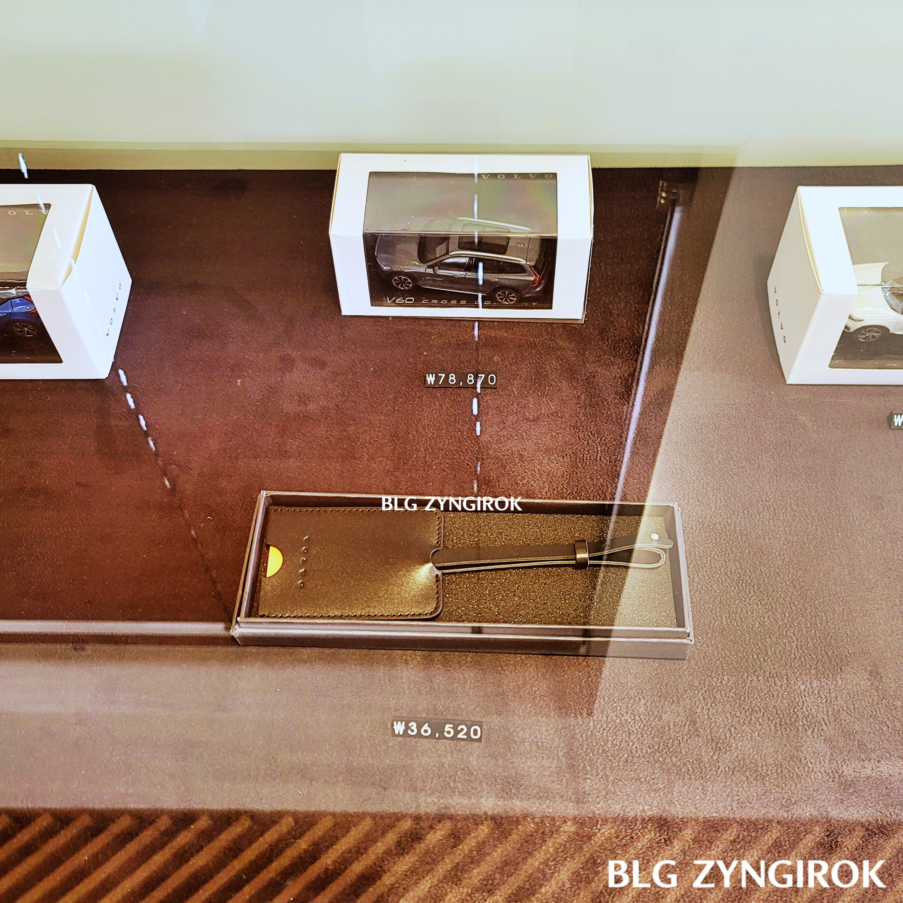 모형과 키케이스를 판매중이다.