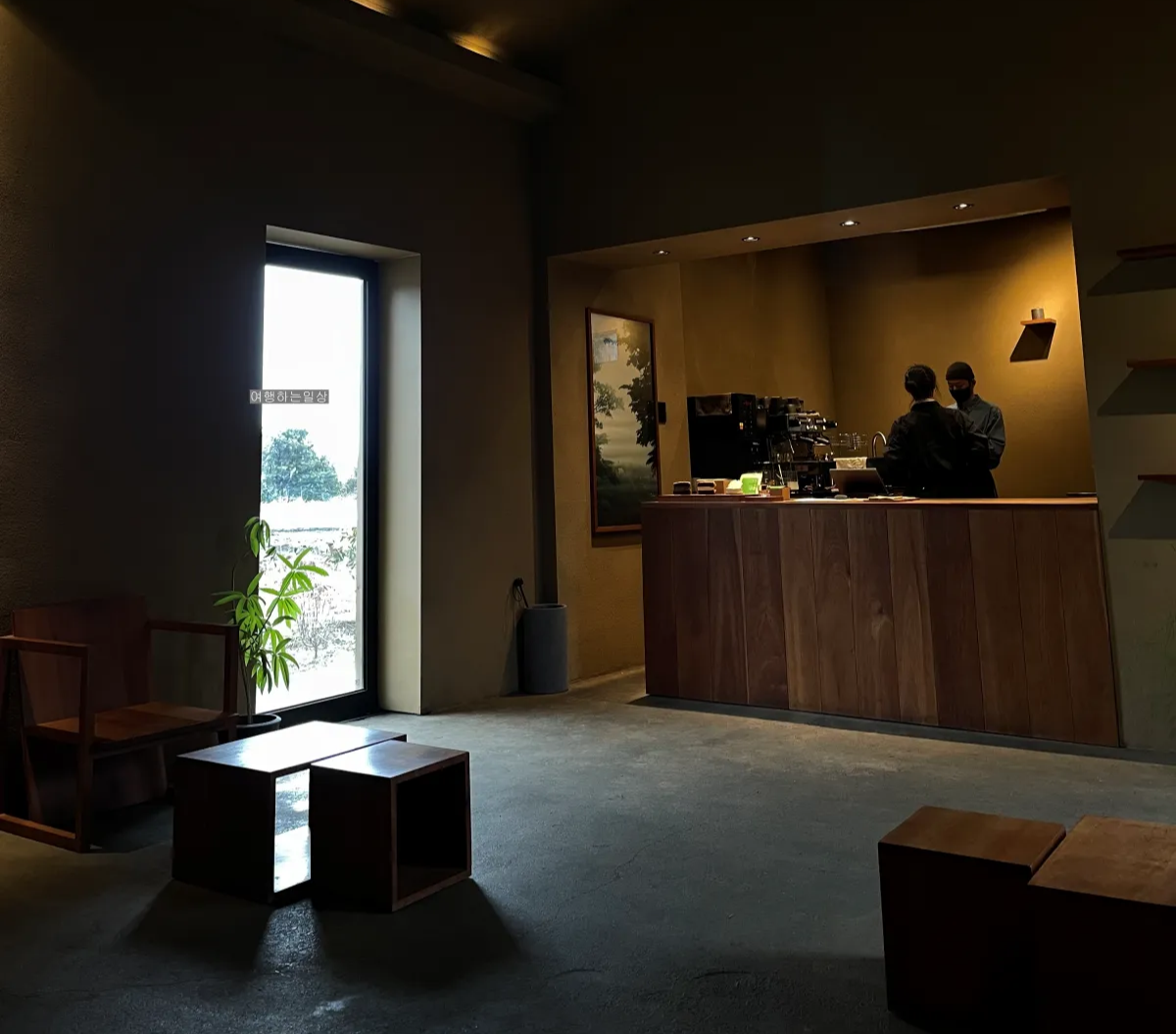 제주-비오는날-조용하고-통창-숲-뷰가-예쁜-구좌-고사리커피-감성카페