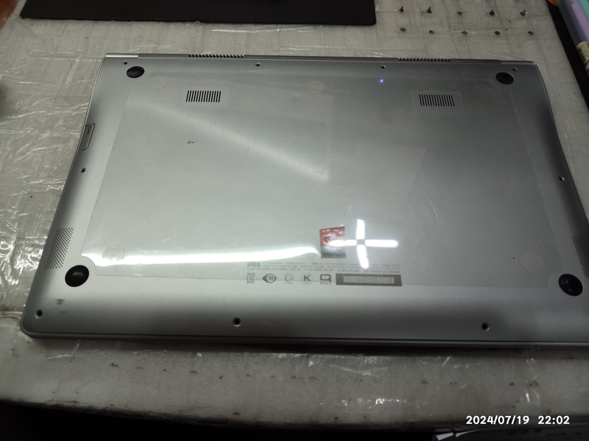 NT900X4D-A68 분해 사진