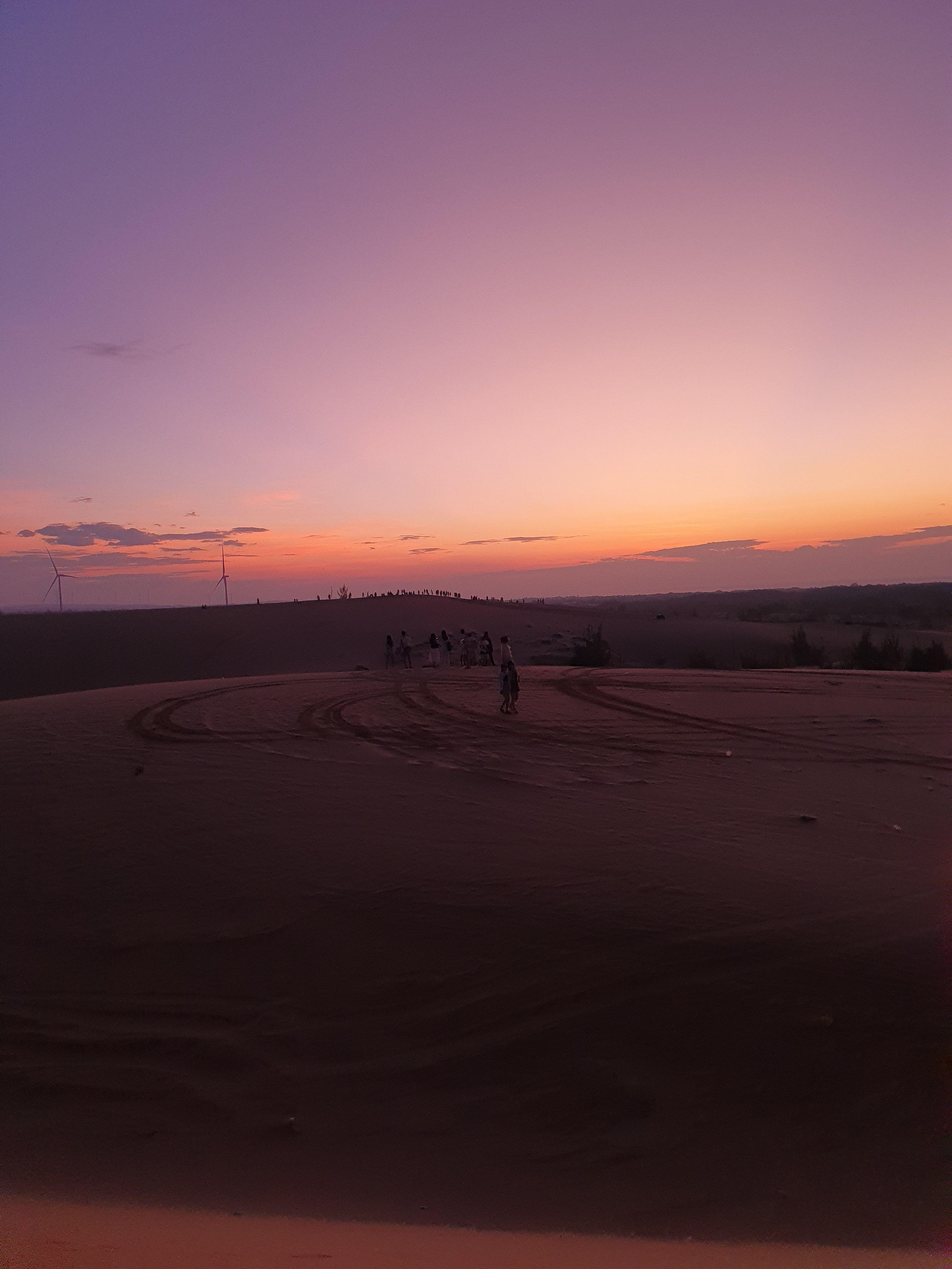 일출 사막 풍경