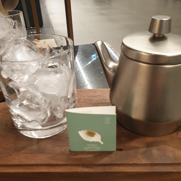 도조 커피 더현대 서울점: 현장에서 바로 로스팅해 주는 여의도 카페_중국 원두로 추출한 커피