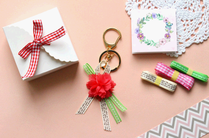 스승의날-선물-추천-카네이션-키링