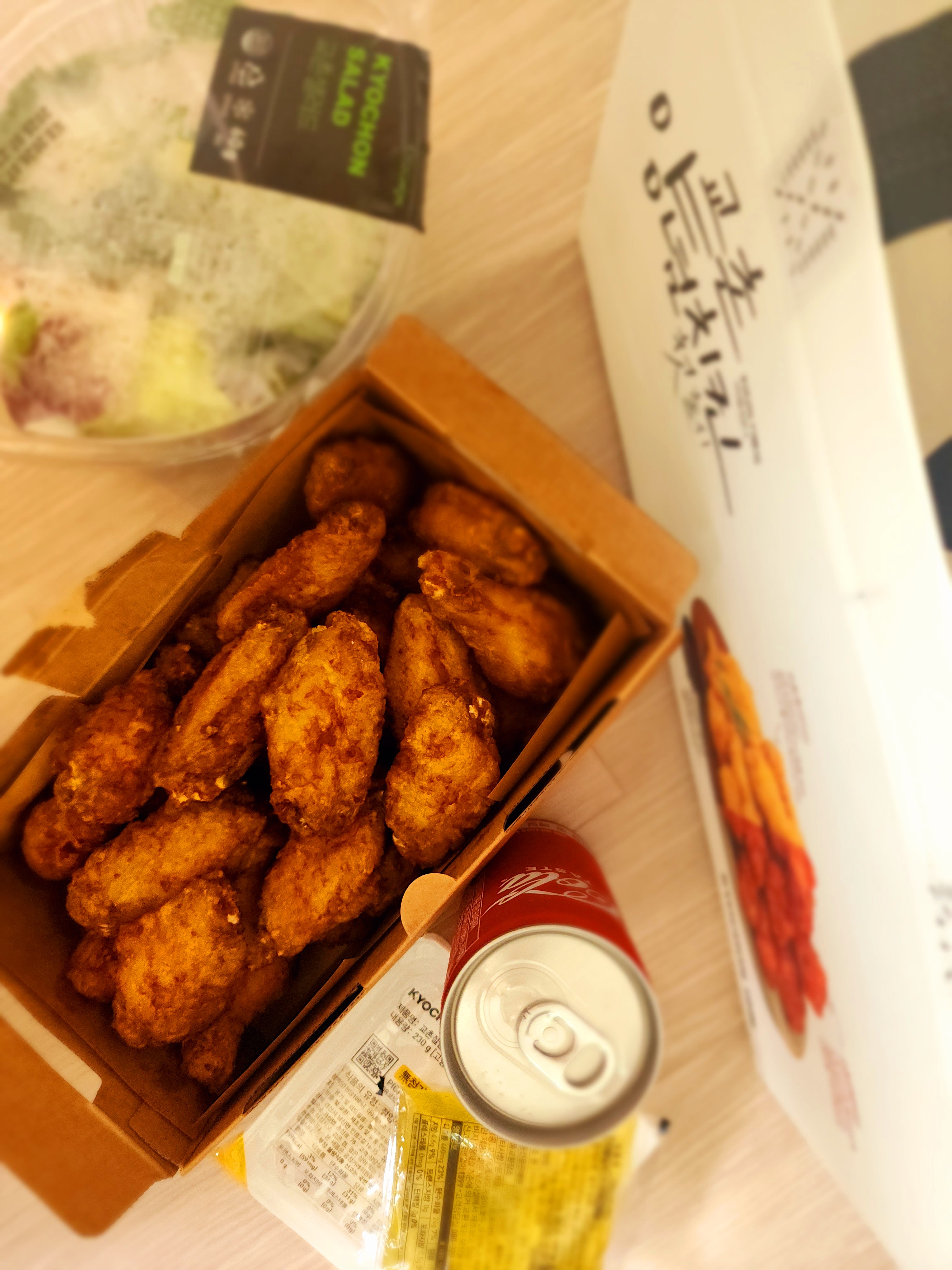 교촌치킨 간장윙 한마리, 셀러드한통