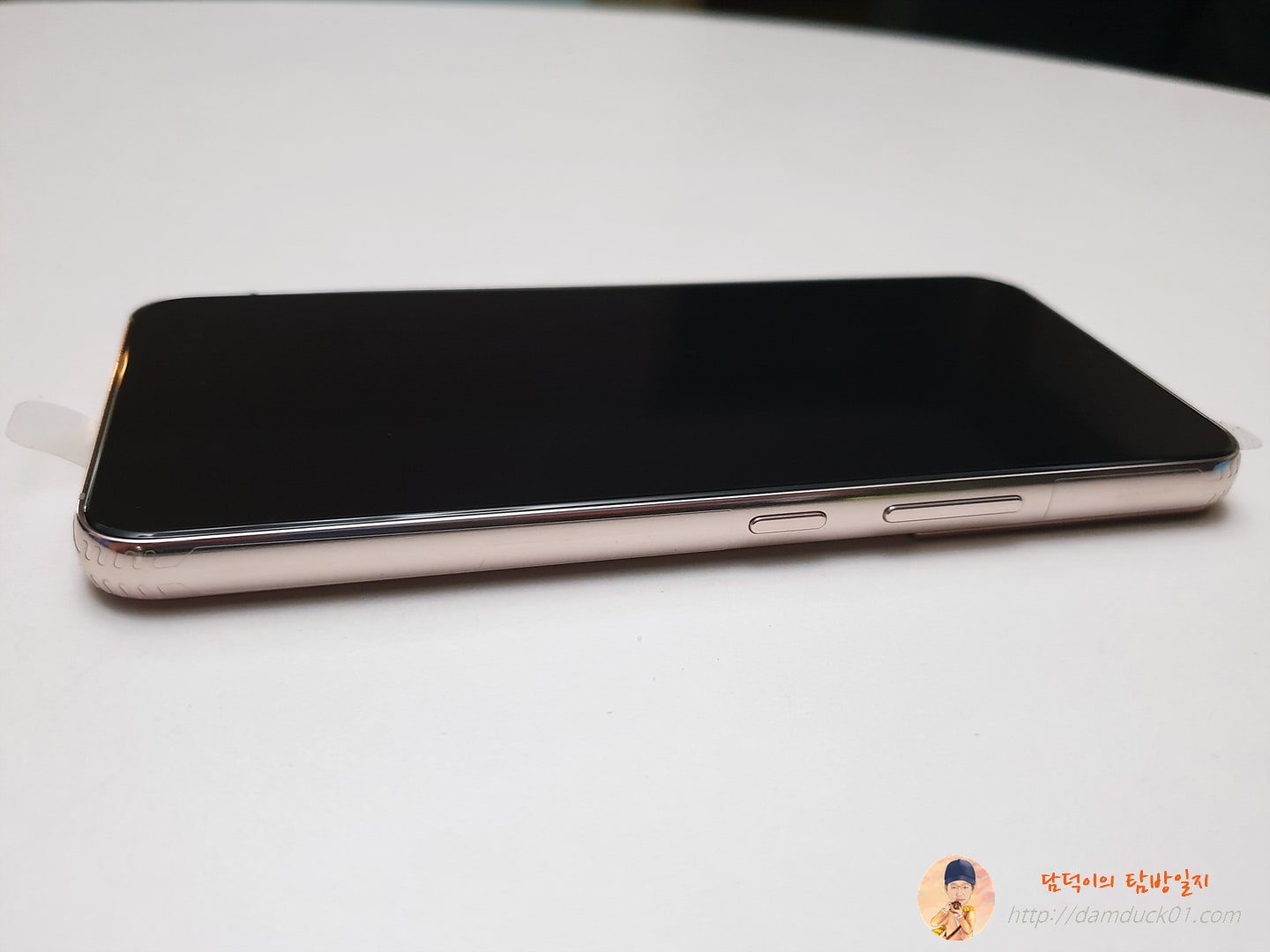 갤럭시 S22 우측면