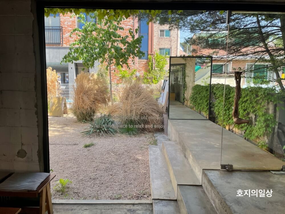 평택 카페&베이커리 맛집 커피냅로스터스HQ - 야외석