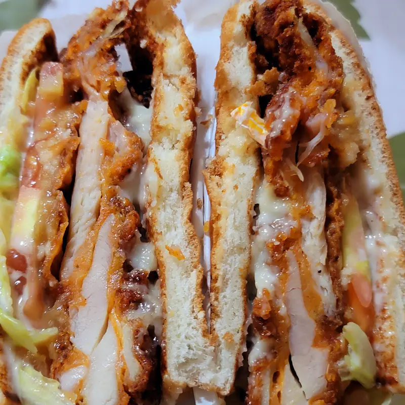 맥도날드-창녕-갈릭-치킨-버거-단면