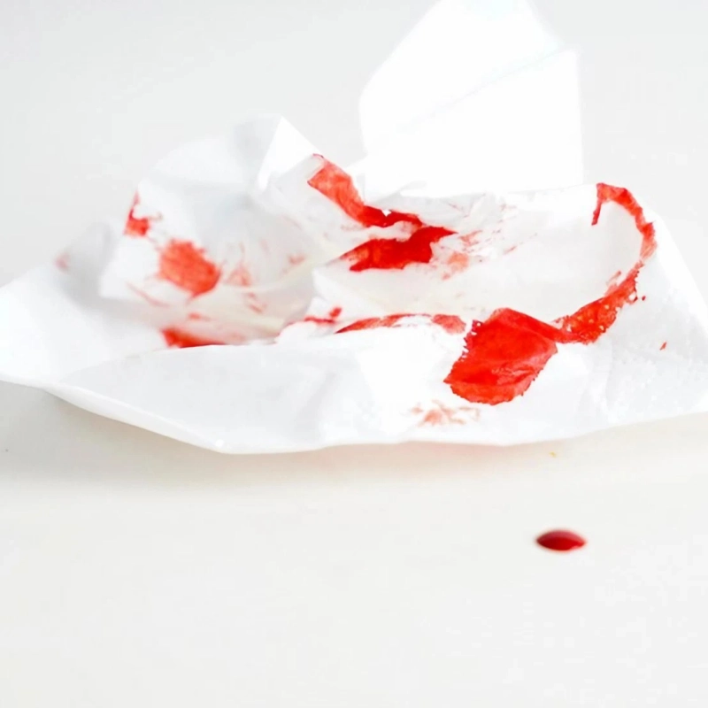 휴지에 묻은 피