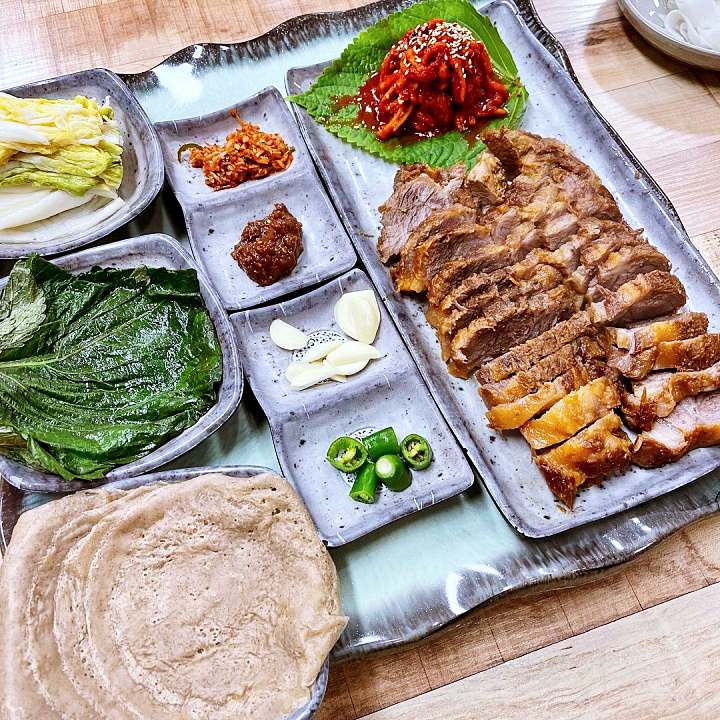 식객 허영만 백반기행 신소율 편 흑돼지보쌈 비빔막국수 수육 코다리막국수 고기국수 원주 맛집 소개