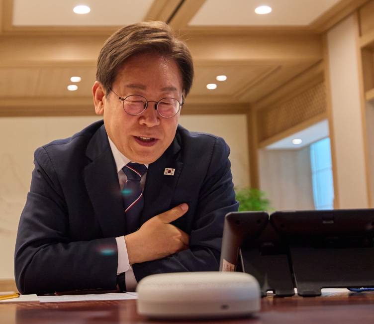 이재명 대통령 직무 긍정 평가 64%…취임 20일 만에 지지율 상승