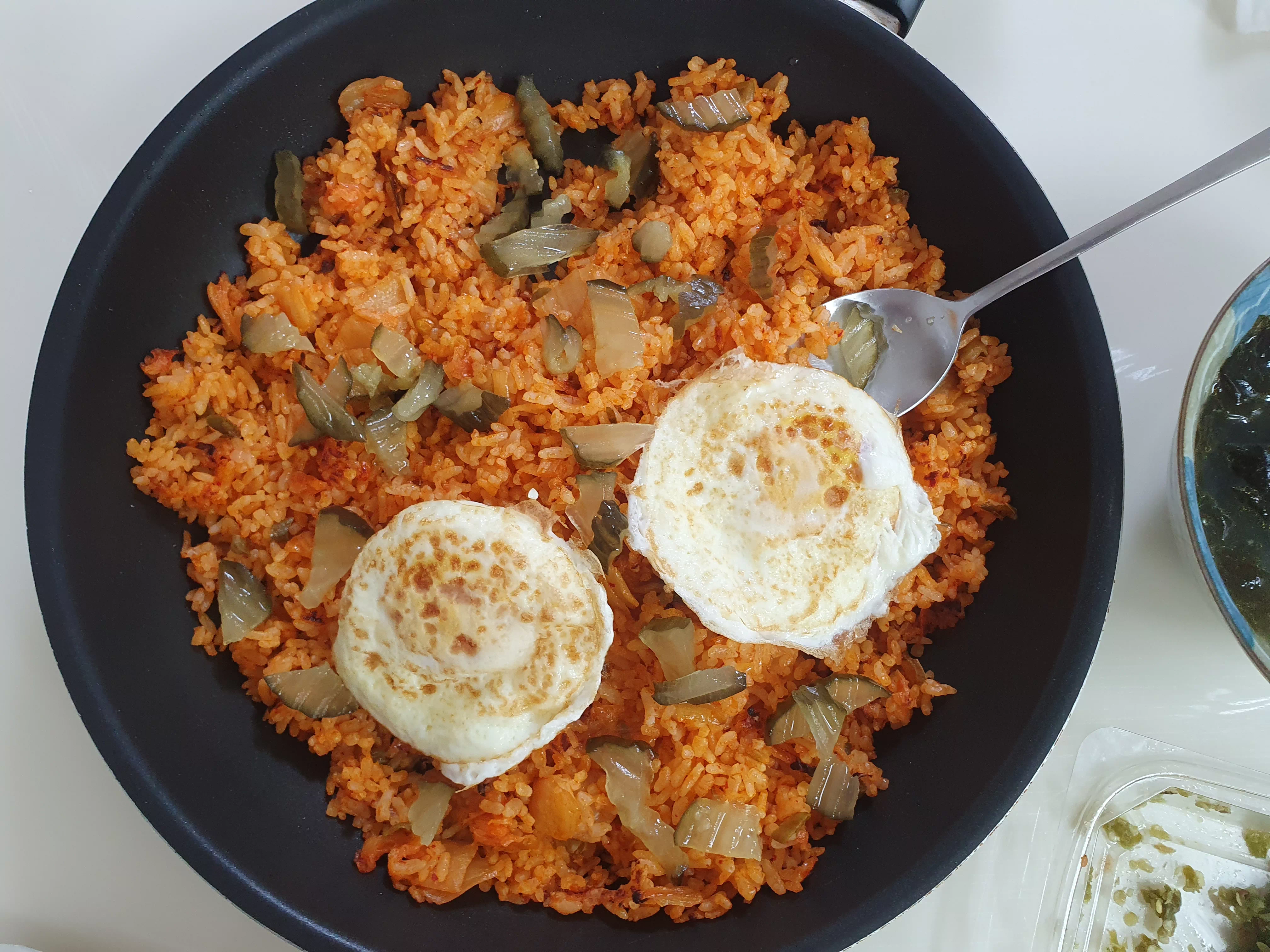 태송 김치볶음밥 2인분 완성