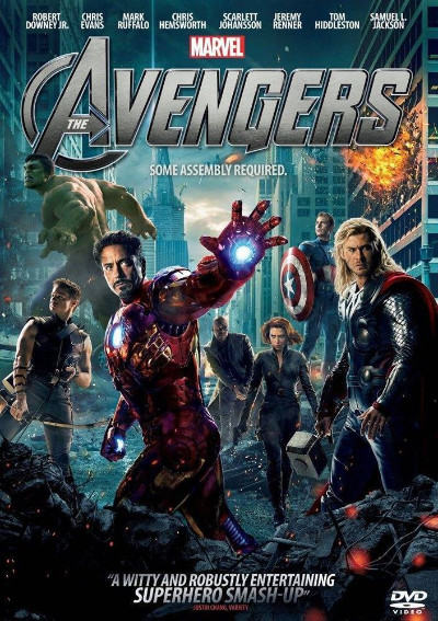 아이언맨(로버트 다우니 주니어)과 토르(크리스 햄스워스)&#44; 캡틴 아메리카(크리스 에반스)&#44; 헐크(마크 러팔로)닉 퓨리(사무엘 L. 잭슨)를 비롯하여 실드 소속의 요원인 호크아이(제레미 레너)&#44; 블랙 위도우(스칼렛 요한슨)의모습이담긴포스터