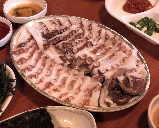 강남 논현동 문어요리 '돌곰네'