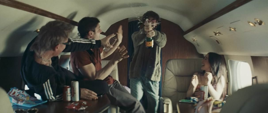 영화 &amp;#39;아노라&amp;#39; (Anora) 리뷰 - 강렬한 스토리와 현실적인 로맨스!