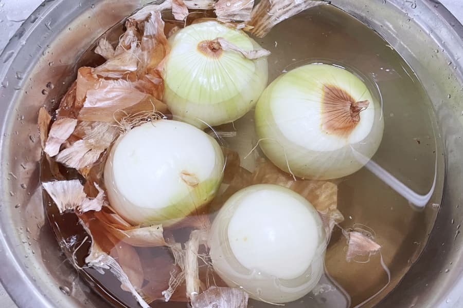 양파를 썰면 눈물이 나는 이유 &ndash; 황화합물의 작용