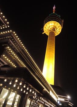 밤을-비추는-83타워