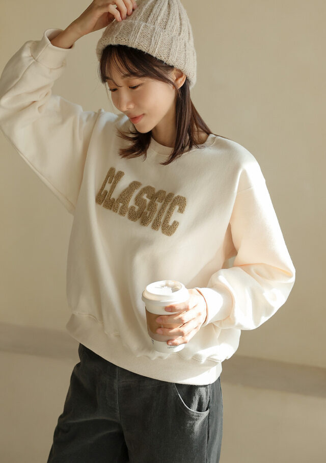 코드류 팬츠+ 맨투맨 코디