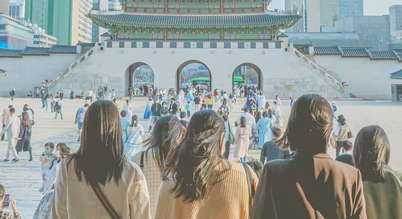 휴가샵 온라인 몰에서 숙박과 교통 상품을 예약할 수 있다. [ⓒPexels &lsquo;Yena Kwon&lsquo;]