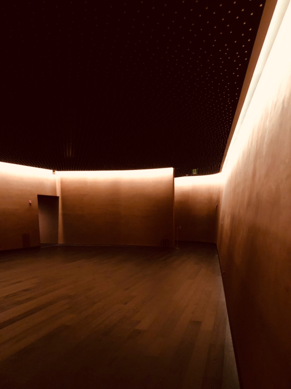 사유의-방-뒷편