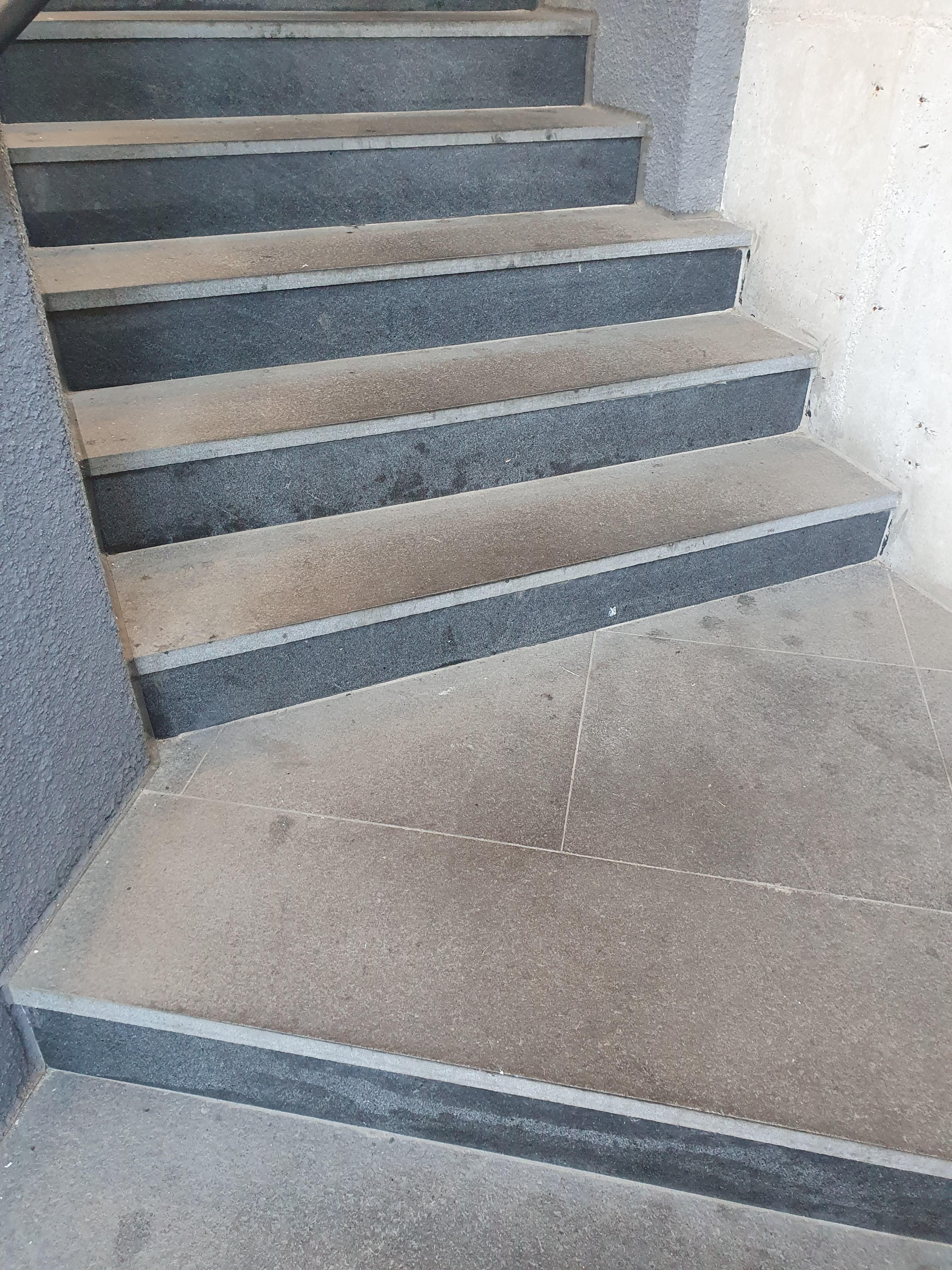 1층만 올라 가면 되요