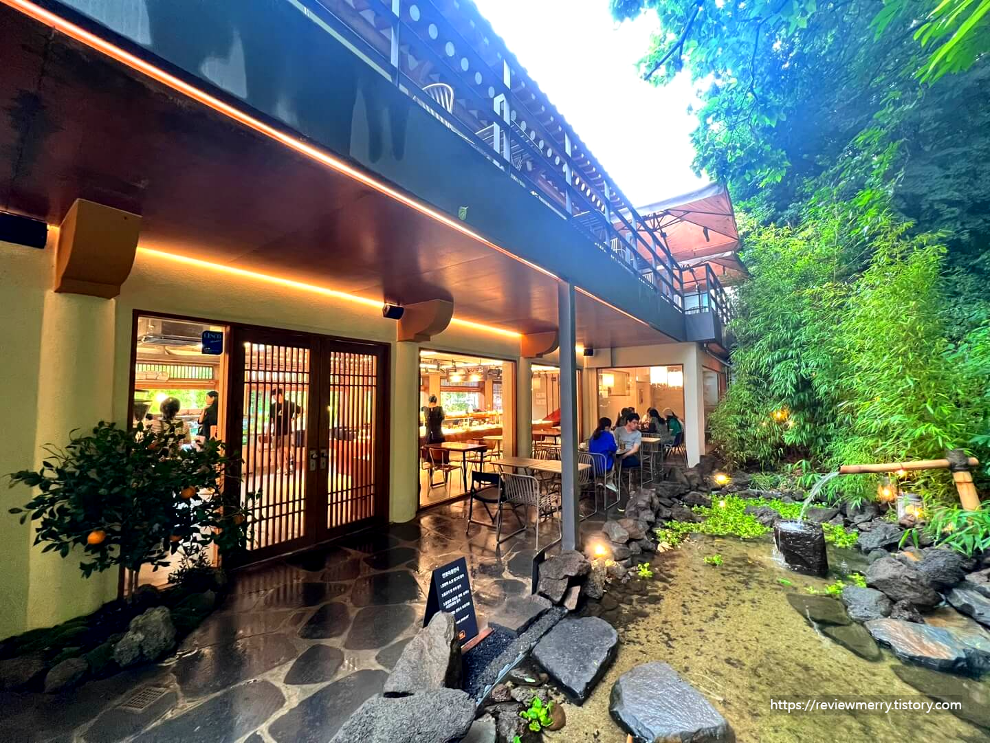 개울 및 입구 사진