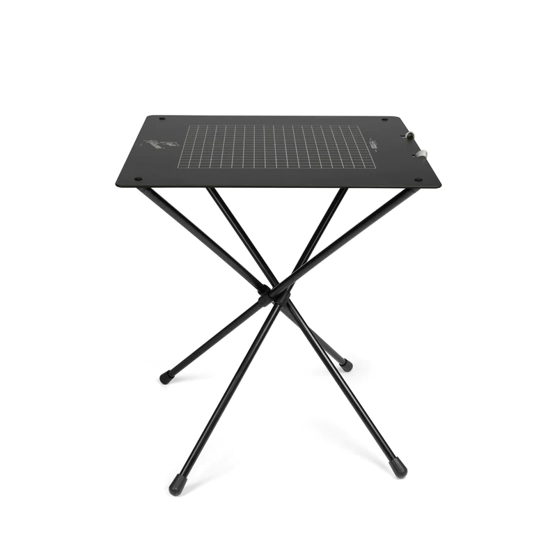 메종 키츠네 X 헬리녹스 협업 콜라보 테이블