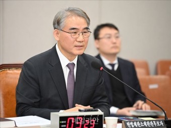 헌법재판관-조한창-판사입니다.