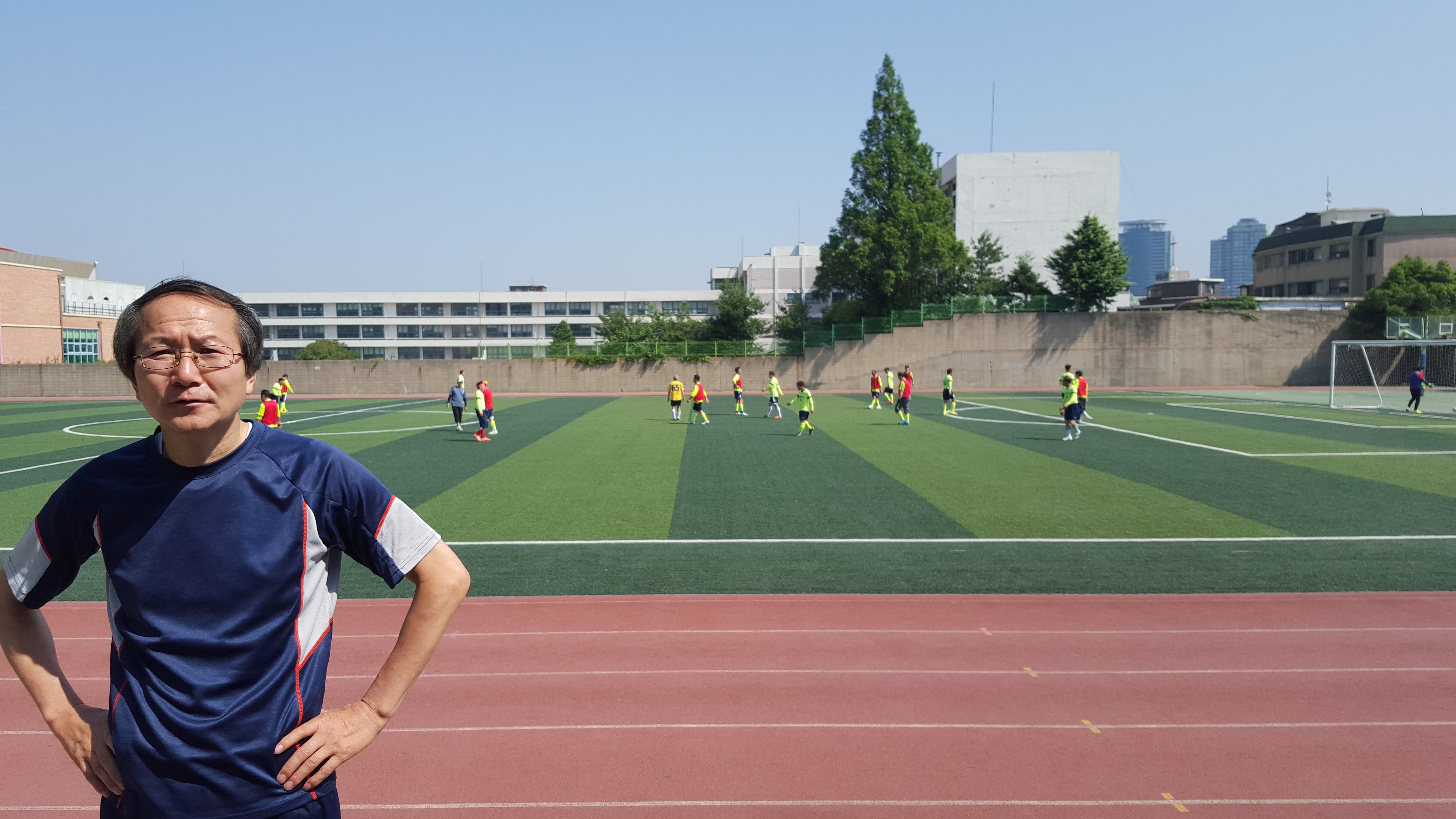 후배들과 함께 웃으며 난우FC의 역사를 이어가고 싶습니다.